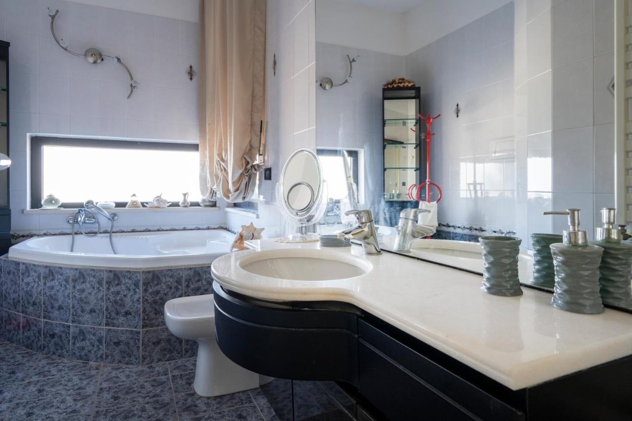 Grazia Attic Apartment With Terrace Трани Экстерьер фото
